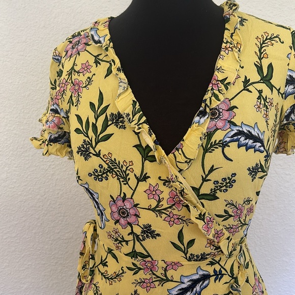 GUESS Floral Wrap Dress - Picture 4 of 4